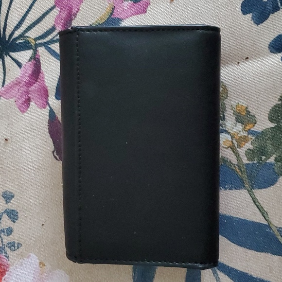 Guess Wallet - Picture 2 of 5